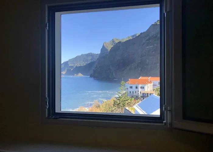 Casa Del Mar- Wonderfull Sea Views & Swimming Pool * Ponta Delgada (Madeira)
